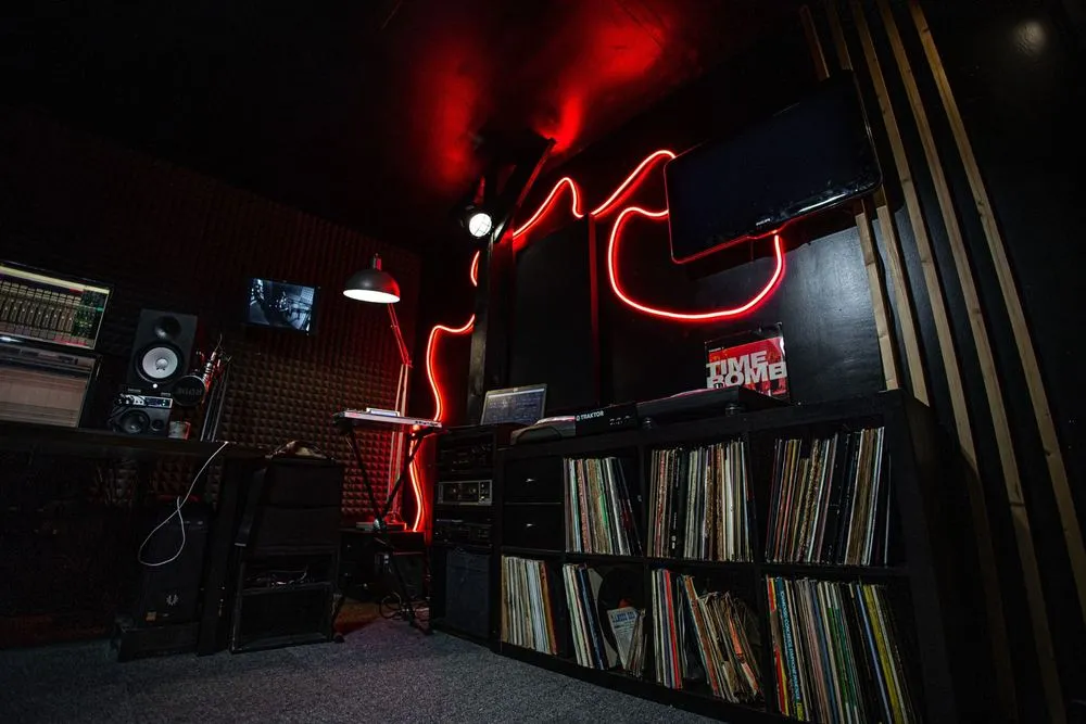 La collection de vinyles sous le néon